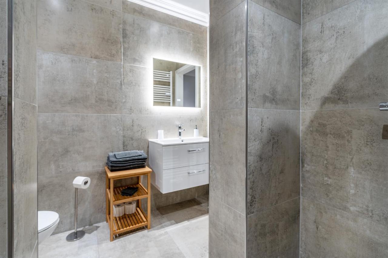 Apartment Villa Anna - Wohnung Mit Stellplatz Emden Extérieur photo