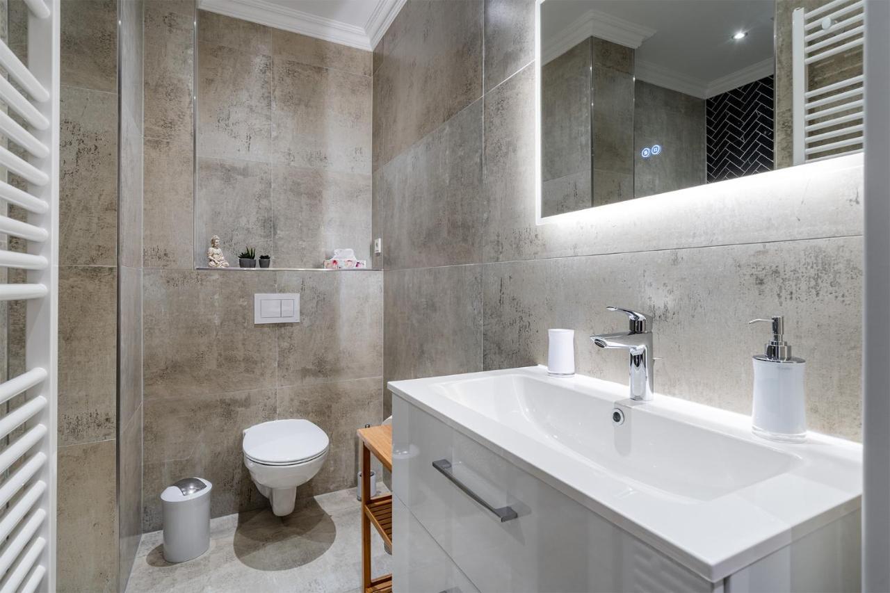 Apartment Villa Anna - Wohnung Mit Stellplatz Emden Extérieur photo